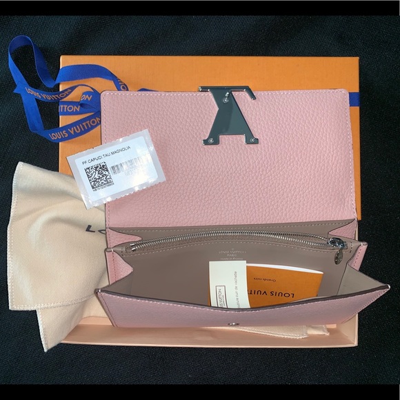 ❌SOLD❌ Louis Vuitton Taurillon Capucines Wallet - Picture 3 of 4